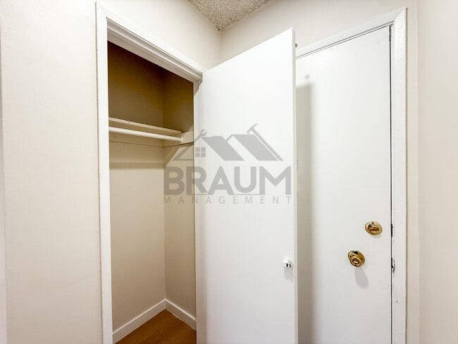 Photo - 6041 Whitsett Ave Unit 202