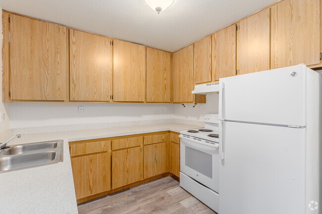 1BR, 1BA - 600SF - Kitchen - Lakeside Meadows