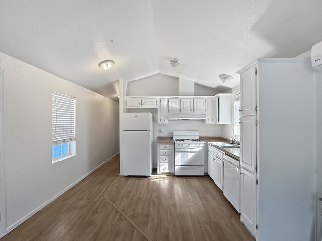 Photo - 1019 33rd St