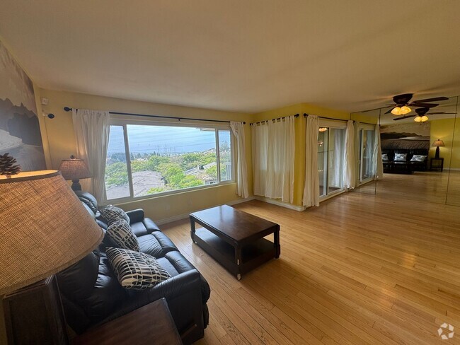 Building Photo - 3BD/2BA HOME w/ attached garage near USD/C...