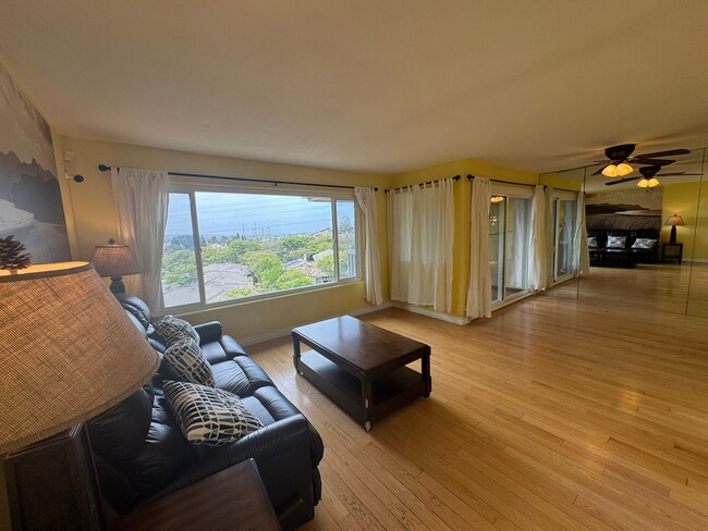 3BD/2BA HOME w/ attached garage near USD/C... - 3BD/2BA HOME w/ attached garage near USD/C...