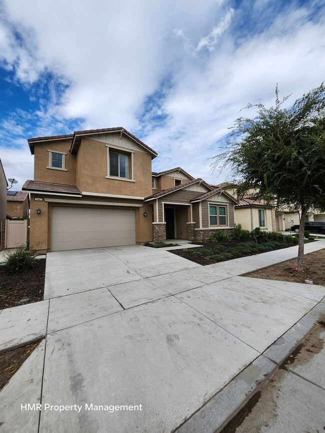 Building Photo - Beautiful two story 5 bedroom in ontario R...