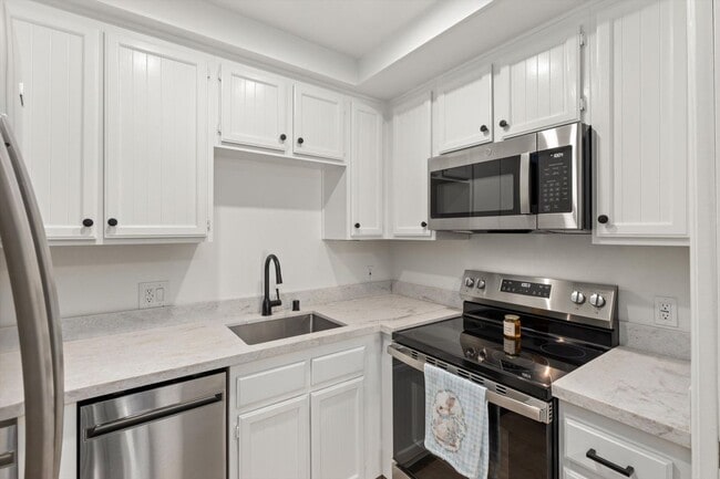 Photo - 1682 Circa Del Lago