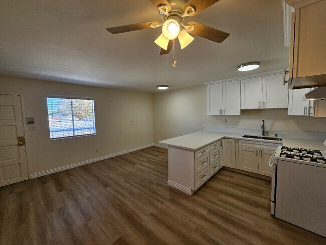 Photo - 14323 Haynes St