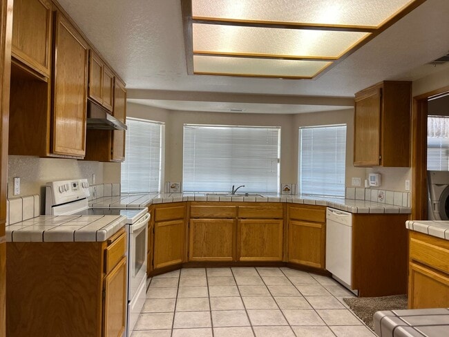 Photo - Beautiful 3 bedroom 2 bathroom home in Apple Valley Available now!!