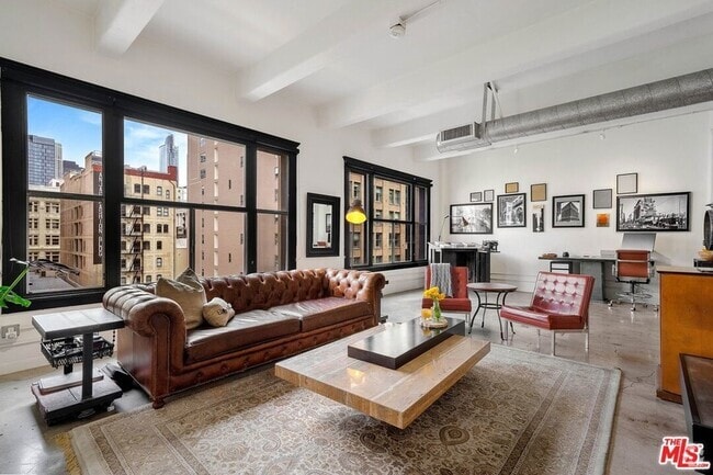 Building Photo - 814 S Spring St Rental