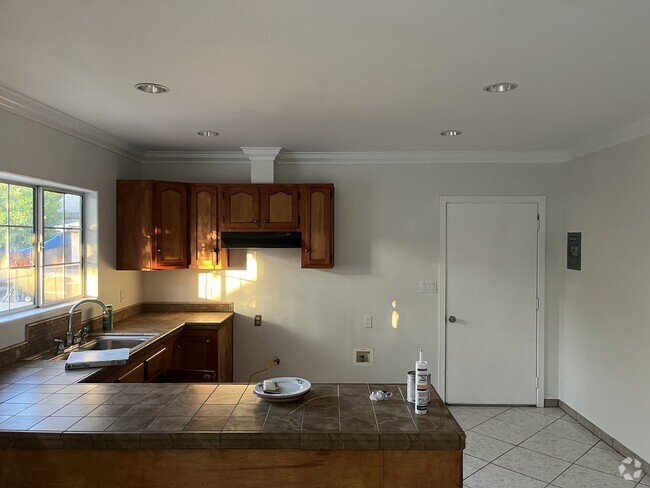 Building Photo - 2813 N Santa Fe Ave Rental