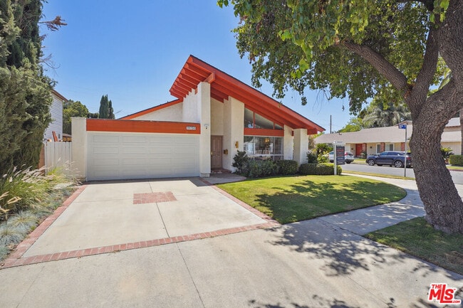 Photo - 19730 Hatton St