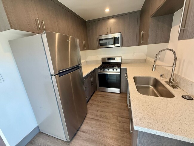 Photo - 3510 Clarington Ave Unit 11