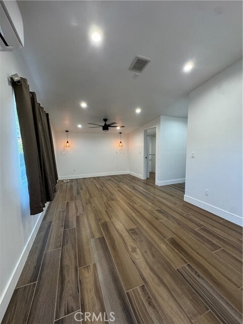 Photo - 6439 Graves Ave