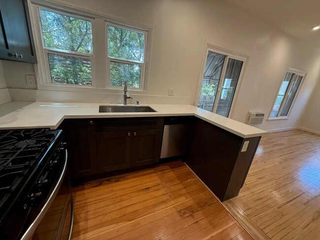 Photo - 1303 Cloverdale Ave Unit 3