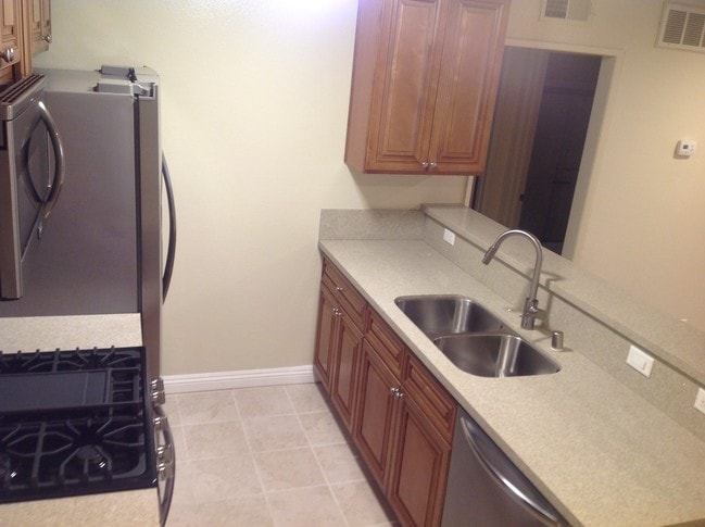 Photo - 1340 N Curson Ave Unit 203