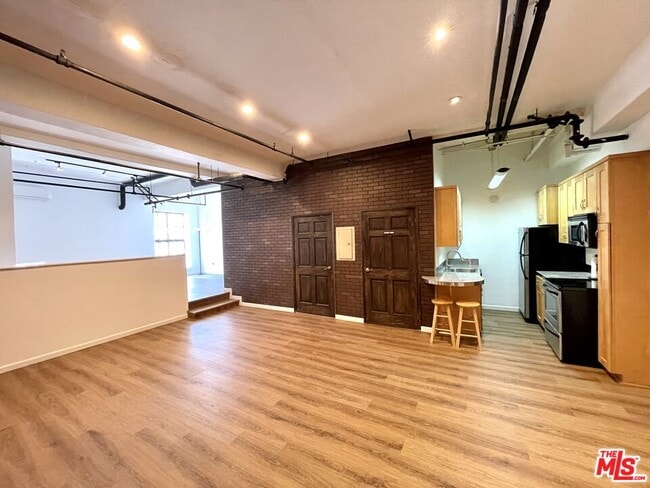 Building Photo - 312 W 5th St Unit 1103