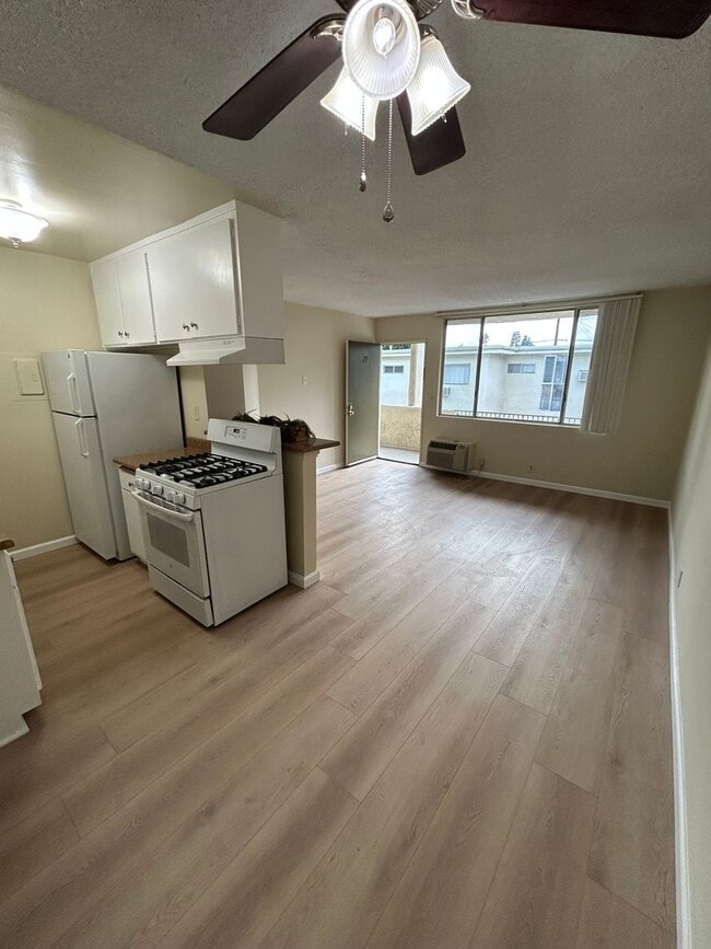 Photo - Fantastic One Bedroom Unit 17