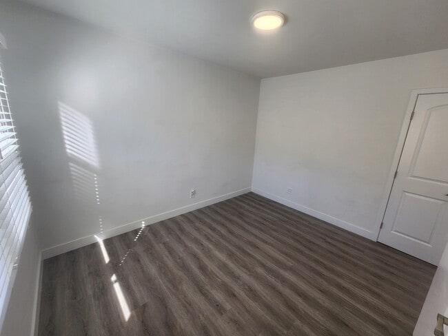 Photo - 383 Harvey Dr Unit B