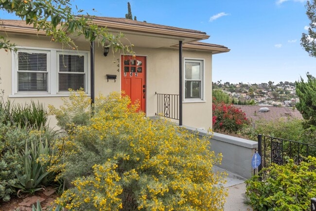 Photo - 744 Onarga Ave