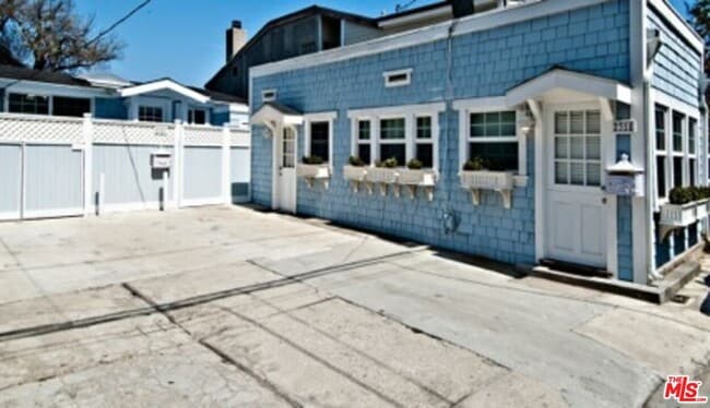 Photo - 2318 Strongs Dr