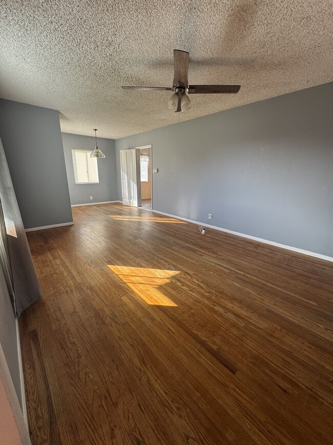 Photo - 8955 Hershey St