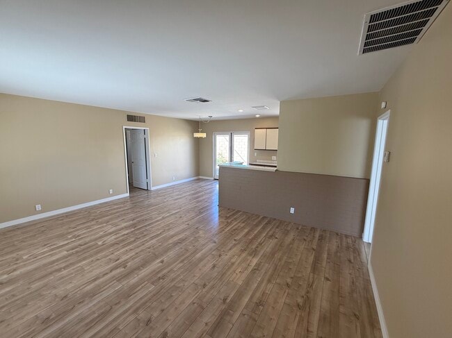 Living room and dining area. - 1450 E Granvia Valmonte