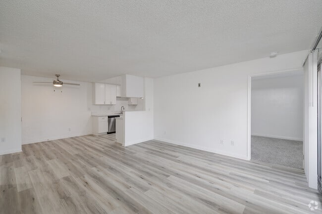 2BR, 2BA - 852SF - Living/ Dining Room - Ocean Breeze