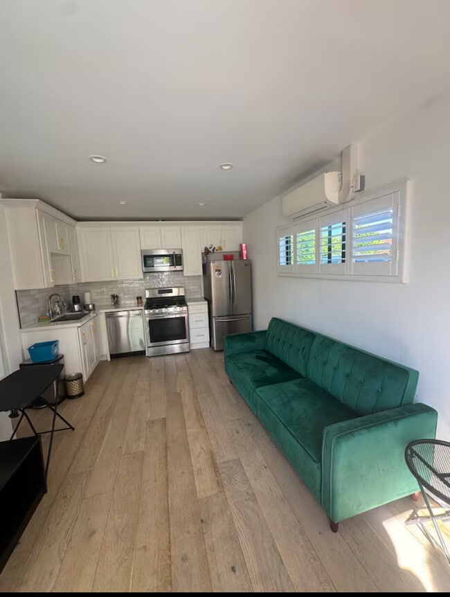 Photo - 5525 Hermitage Ave Unit 5525 Hermitage