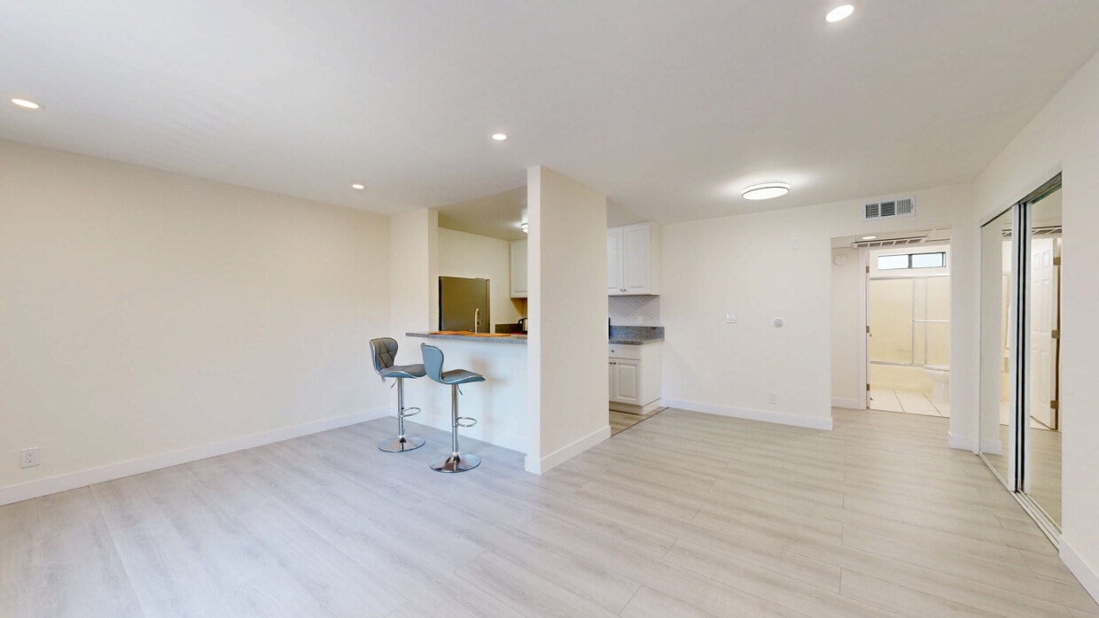 3D Tour - 142 S Normandie Ave