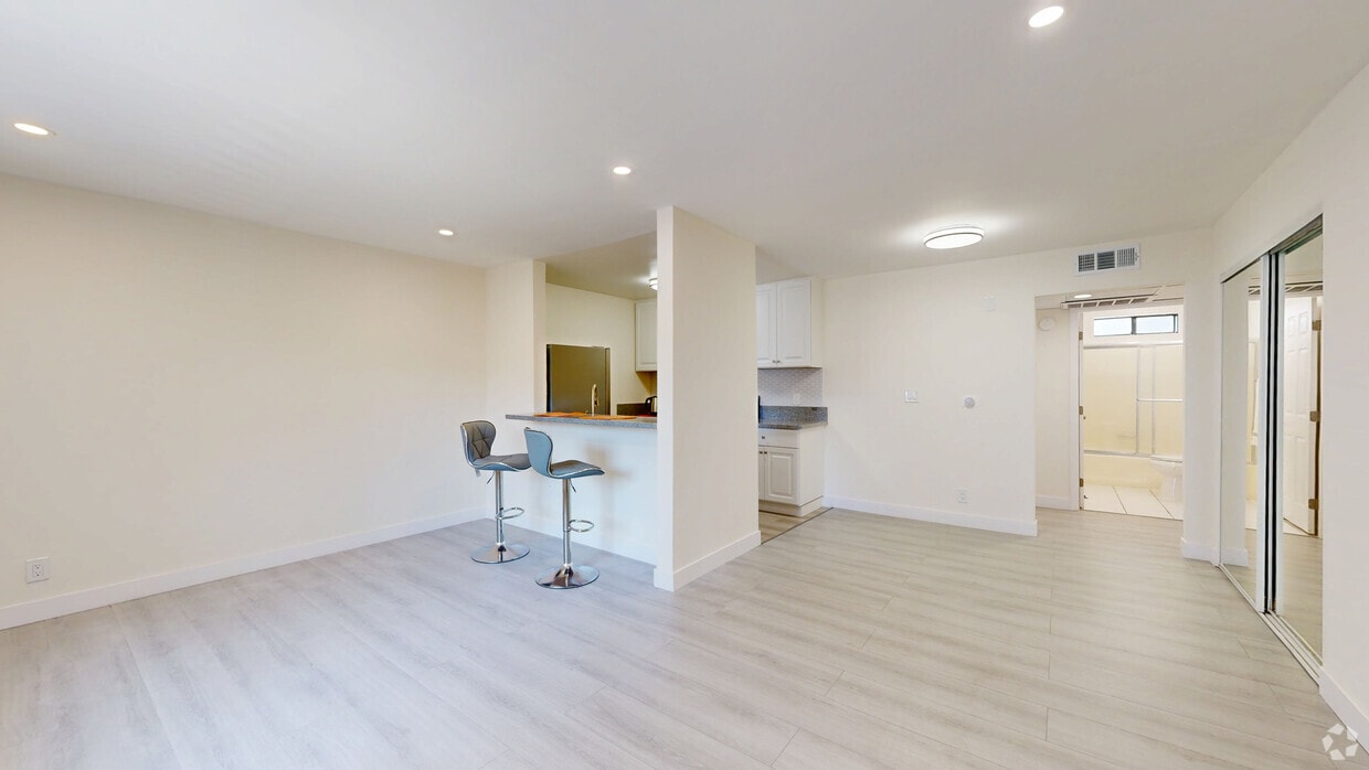 3D Tour - 142 S Normandie Ave