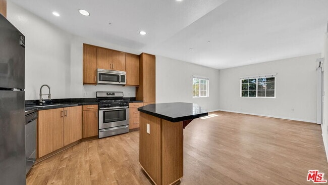 Building Photo - 1408 W Washington Blvd Unit 106 Rental