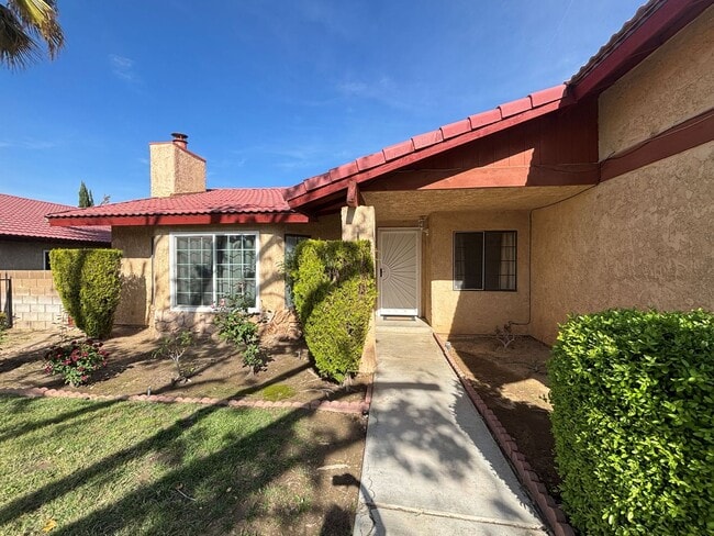 Building Photo - Charming East Lancaster Home