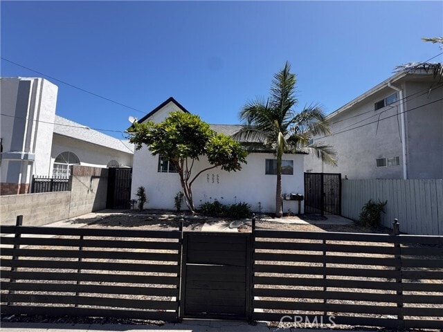 Photo - 561 W 12th St Townhome