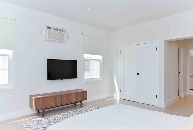 Photo - 141 S Elm Dr Unit 145.8