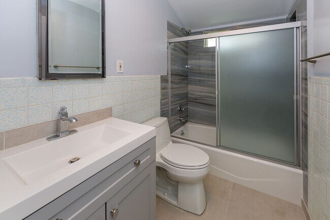 Photo - 5202 Woodman Ave