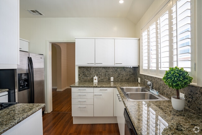 2 BR, 1.5 BA - Town House - Lindbrook Manor Apartments