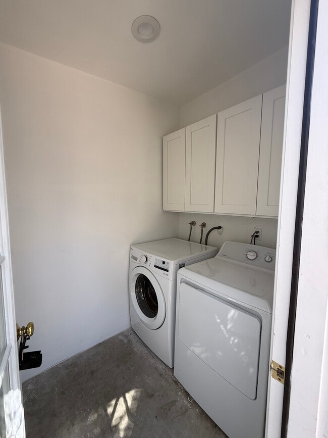 Laundrry Room - 1916 Delaware St
