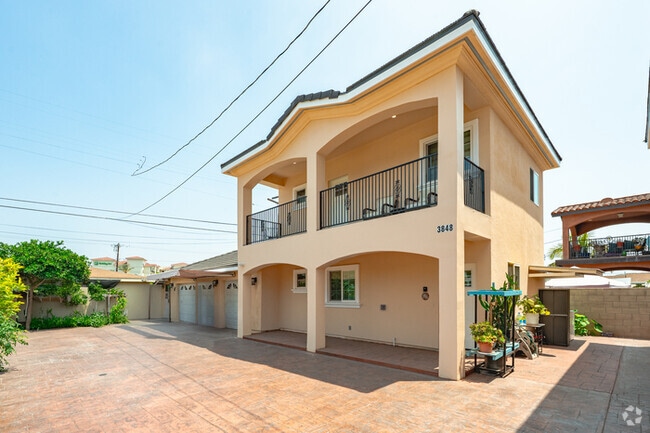 Building Photo - Stylish & Bright 2 Bed 2 Bath | Fully Furn... Rental