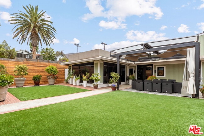 Building Photo - 1/2 Hill St