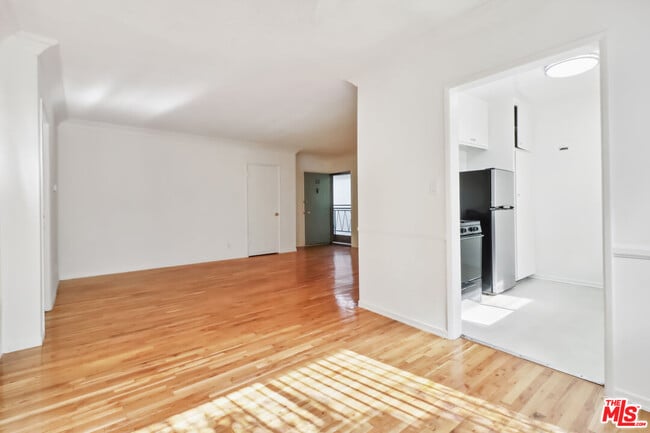 Building Photo - 1411 N Fairfax Ave Unit 22 Rental