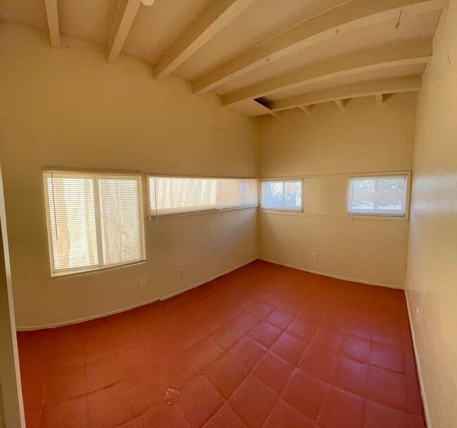 Building Photo - 5020 College Ave