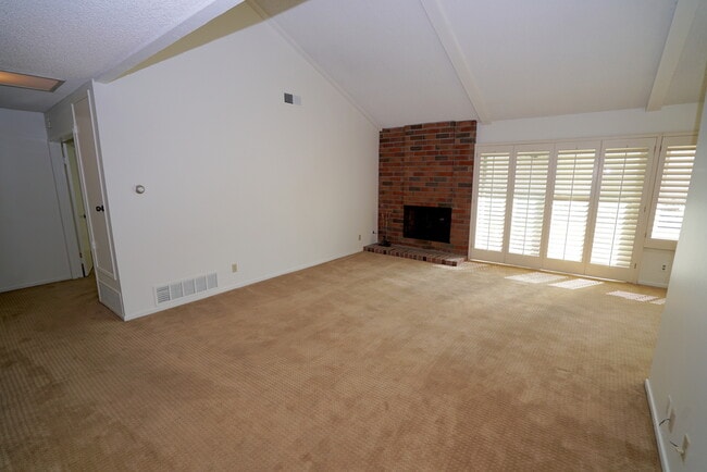 Photo - Old Orchard I Home for Rent in Valencia!