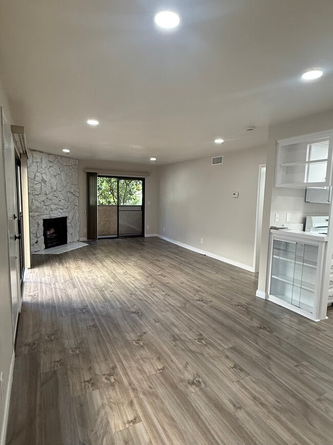 Building Photo - 10687 Wilkins Ave Unit 1