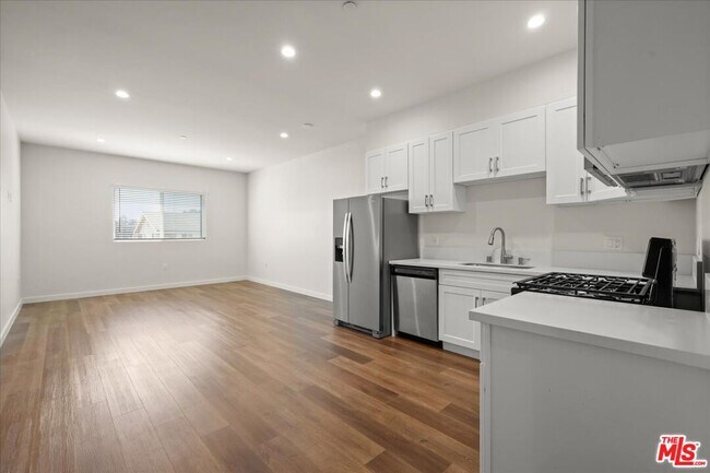 Photo - 1041 N Cummings St Unit 301