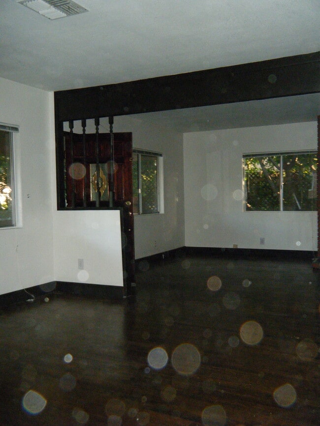 Photo - 5723 Stansbury Ave