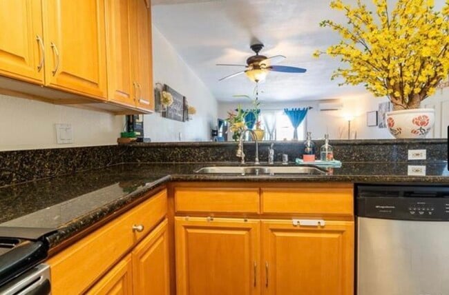 Photo - 4646 Hartley St