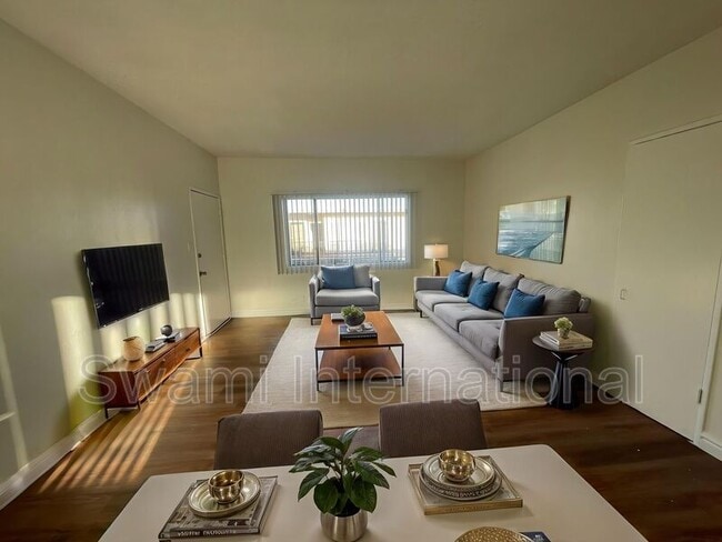 Building Photo - 10970 S Figueroa St Unit #07