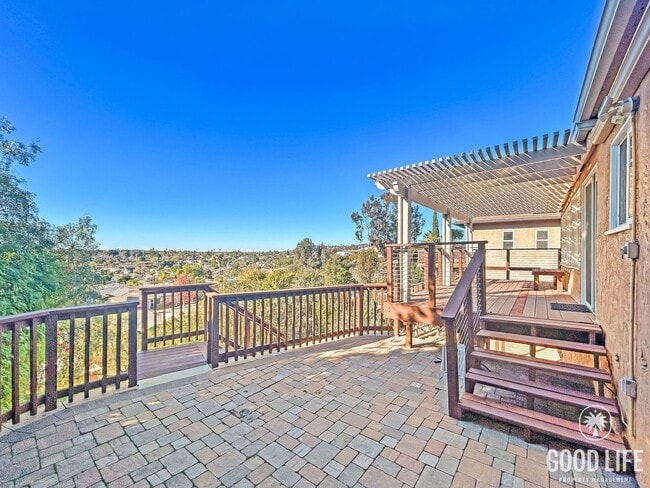 Building Photo - Beautiful 3BD/2BA W/ Attached Garage, In-Unit Laundry, and A/C in La Mesa!