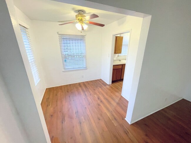 Photo - 3bd/1ba home in Rosewood. Huge backyard an...
