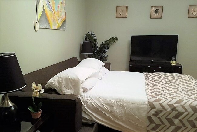 Photo - 722 N Edinburgh Ave