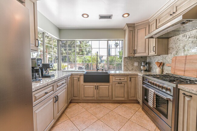 Photo - 20212 Valerio St