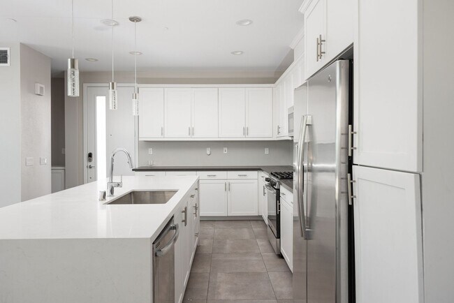 Photo - Spacious 4 Bedroom Townhome in the Milleni...