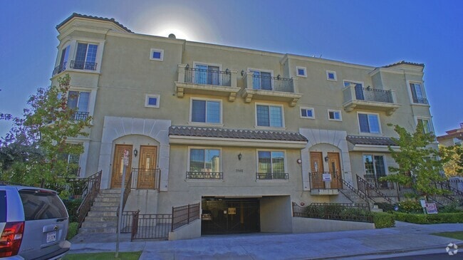Building Photo - 3501 Tilden Ave Unit 4 Rental